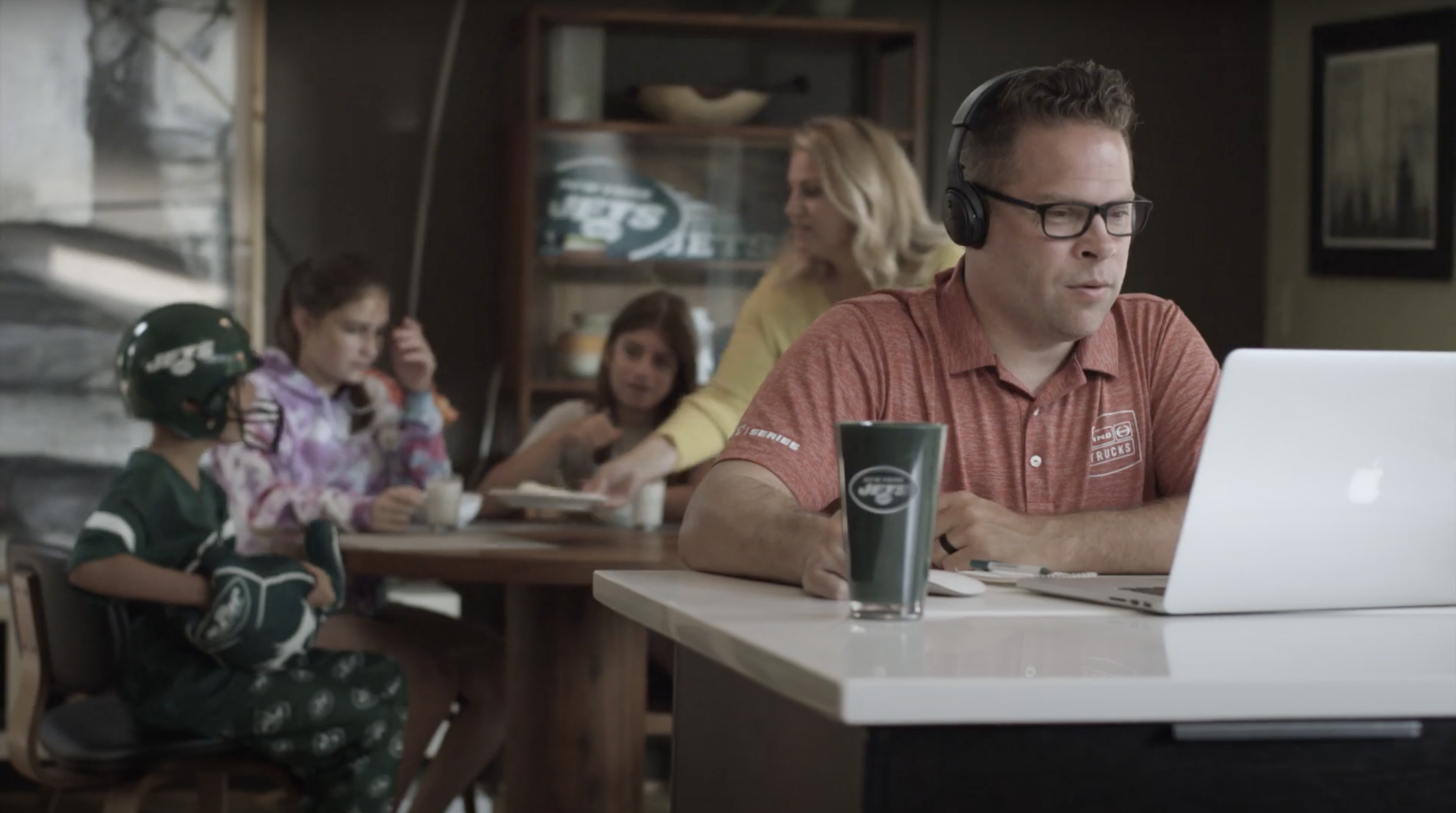 Man at desk with Jets cup